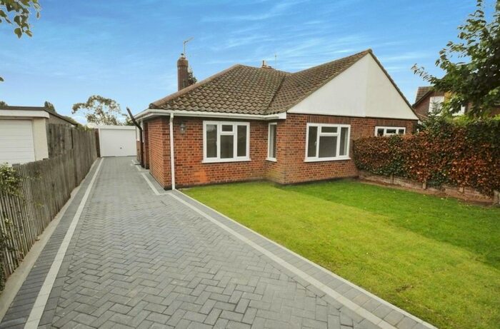 2 Bedroom Bungalow To Rent In Park Chase, Benfleet, SS7