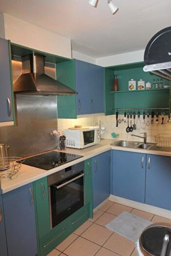 2 Bedroom Flat To Rent In Granary Mansion, Erebus Drive, Woolwich, London, SE28