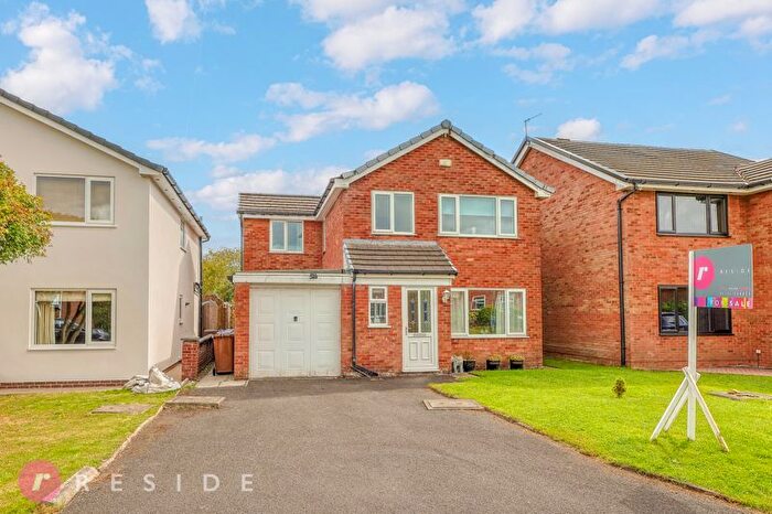 4 Bedroom Detached House For Sale In Tern Close, Bamford, Rochdale, OL11