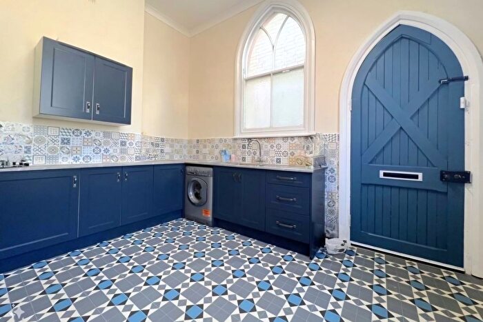 4 Bedroom Barn Conversion For Sale In New Road, Chatteris, PE16