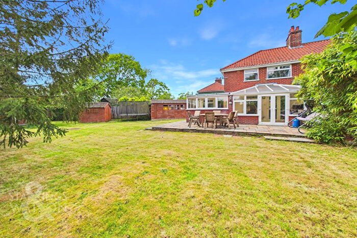 3 Bedroom Semi Detached House For Sale In The Crescent, Hethersett, Norwich, NR9