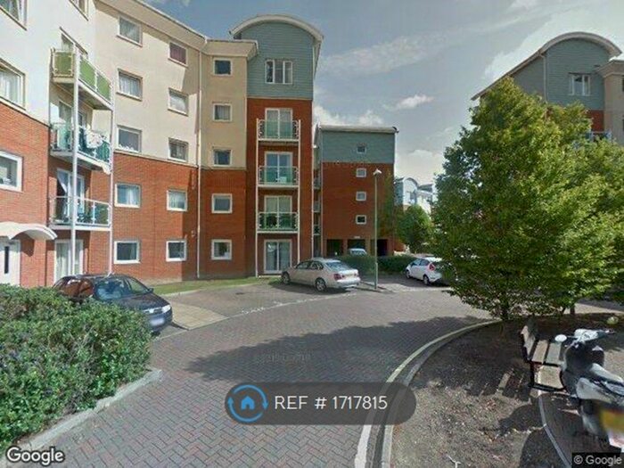 2 Bedroom Flat To Rent In Oxted Court, Redhill, RH1