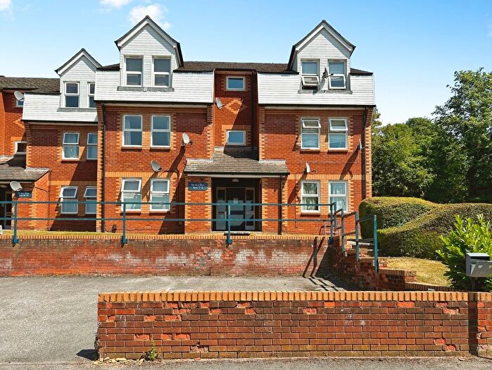 1 Bedroom Flat For Sale In Birches Rise, West Wycombe Road, High Wycombe, HP12