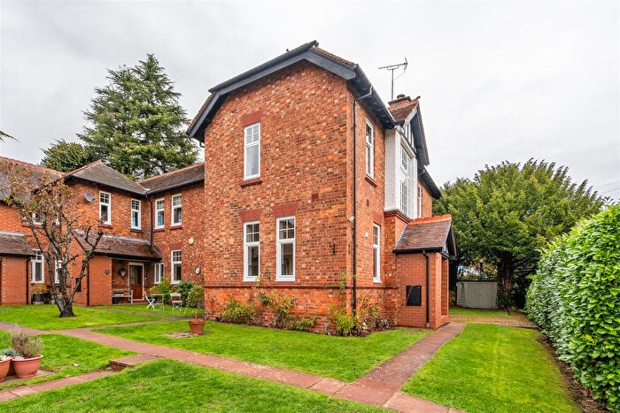 3 Bedroom Semi Detached House For Sale In Catherines Close, Catherine-De-Barnes, Solihull, B91
