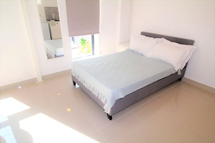 3 Bedroom Flat To Rent In Flat, - Clarendon Road, LS2