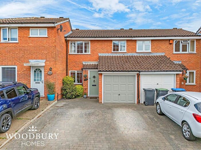3 Bedroom Terraced House For Sale In Swans Hope, Loughton, IG10