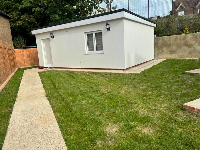 1 Bedroom Bungalow To Rent In Ridge Close, Hendon, NW4