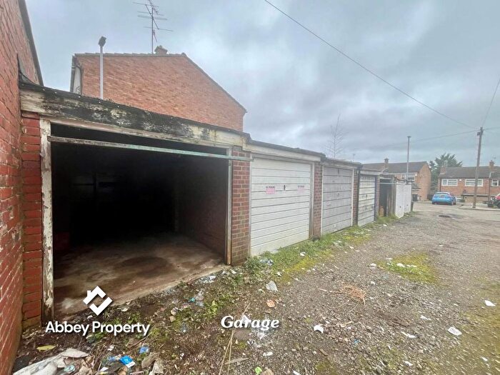 Property To Rent In Hunts Close, Luton, LU1