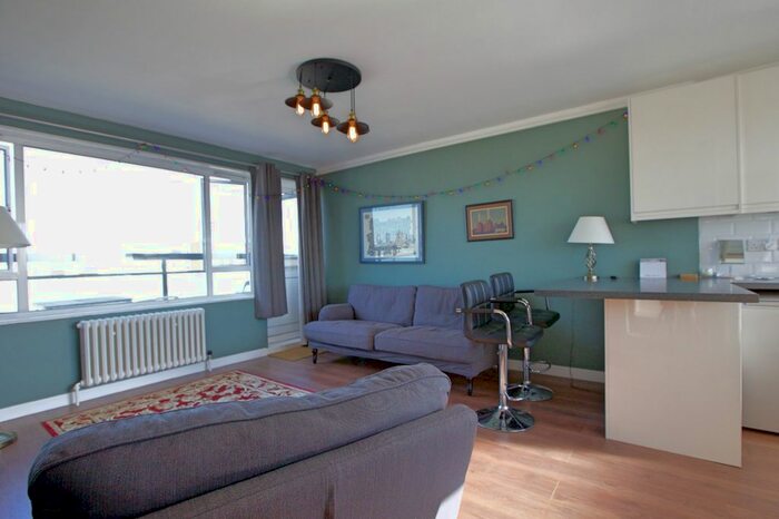 2 Bedroom Flat To Rent In Churchill Gardens, Gilbert House Churchill Gardens, SW1V
