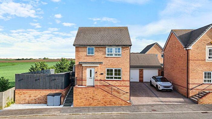 3 Bedroom Detached House For Sale In Monckton Road, Pontefract, West Yorkshire, WF8