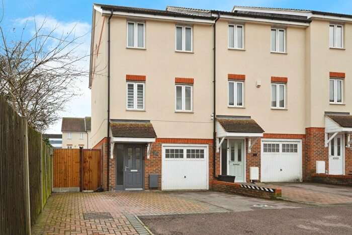 3 Bedroom End Terrace House For Sale In The Cedars, Broxbourne, EN10
