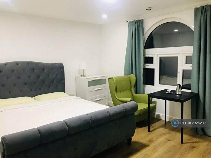2 Bedroom Flat To Rent In Ground Floor, London, NW6