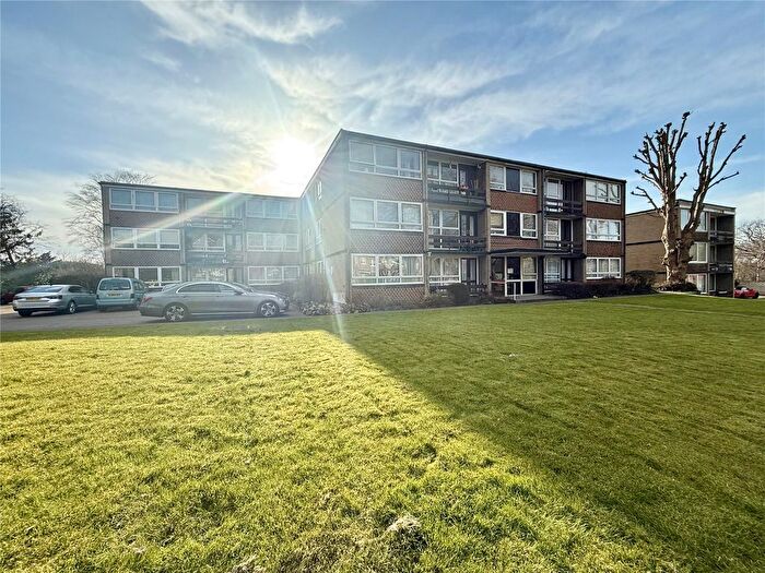 3 Bedroom Flat To Rent In Highgate Edge, Great North Road, London, N2