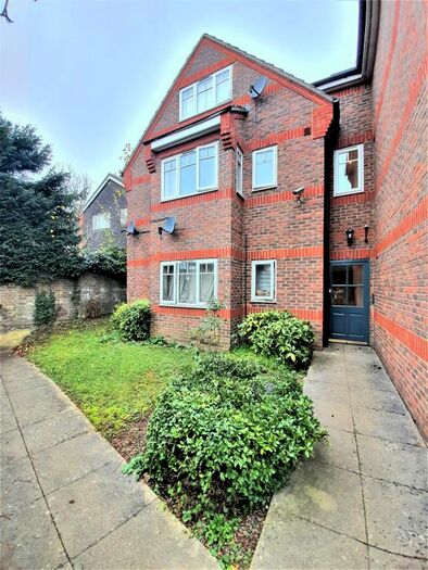 2 Bedroom Flat To Rent In Farley Hill, Luton, LU1