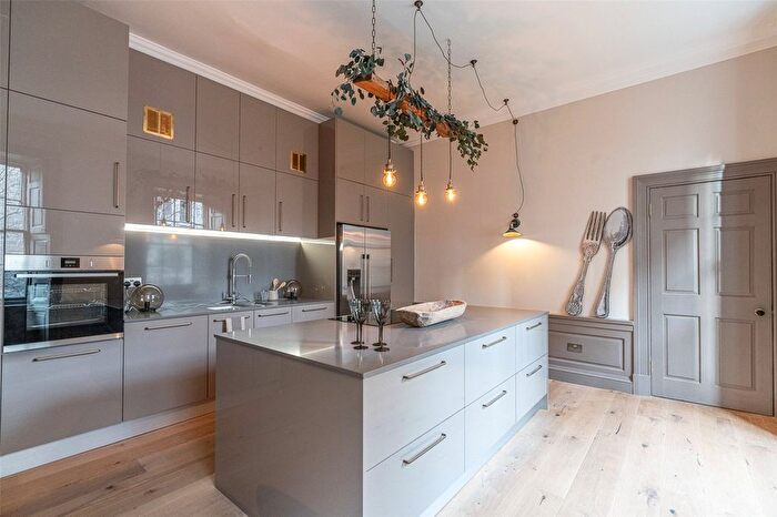 3 Bedroom Flat To Rent In St. James Square, Edinburgh, EH1