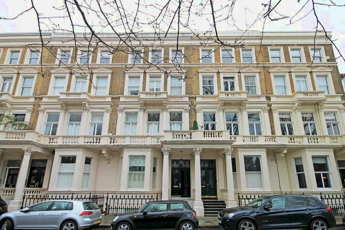 Studio To Rent In Earl's Court Square, London, SW5
