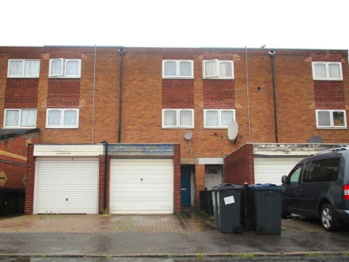 3 Bedroom Terraced House To Rent In Guild Croft, Newtown, B19