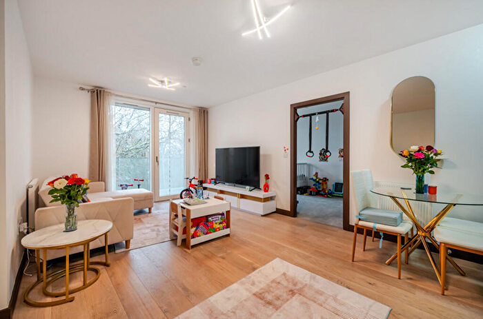 2 Bedroom Apartment For Sale In Berkeley Avenue, Reading, Berkshire, RG1