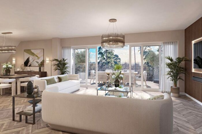 3 Bedroom Apartment For Sale In Kings Drive, Midhurst, GU29