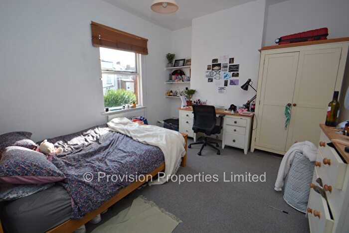 6 Bedroom Terraced House To Rent In Consort Terrace, Hyde Park, Leeds, LS3