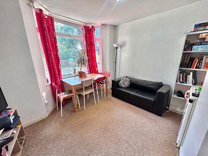 1 Bedroom Flat To Rent In Derby Road Flat B, Lenton, Nottingham, Nottinghamshire, NG7