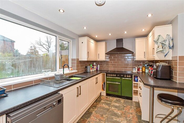 4 Bedroom Detached House For Sale In Knaves Acre, Headcorn, Ashford, Kent, TN27