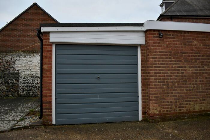 Parking/garage To Rent In Ranelagh Grove, St Peters, CT10