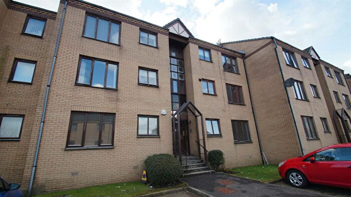 2 Bedroom Flat To Rent In Castle Court, Kirkintilloch, G66