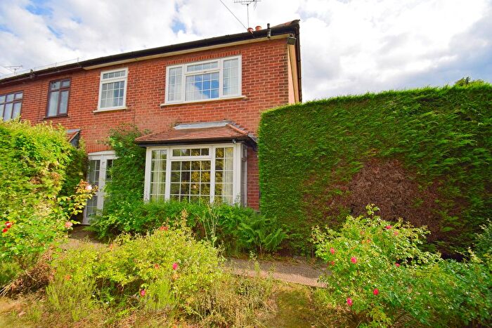 3 Bedroom Semi-detached House For Sale In Chipstead Lane, Sevenoaks, TN13