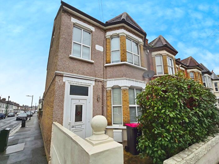 2 Bedroom End Terrace House To Rent In Beaufort Street, Southend On Sea, SS2
