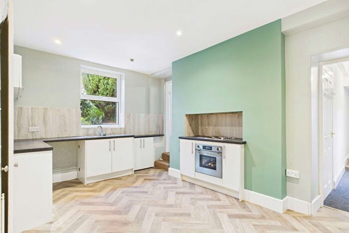 2 Bedroom Property To Rent In Coach House Lynfield, Middle Warberry Road, Torquay, TQ1