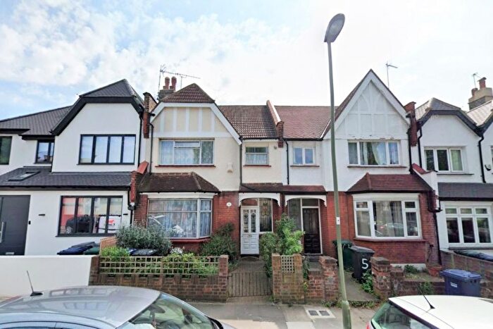 3 Bedroom Flat To Rent In Fairlawn Avenue, London, N2