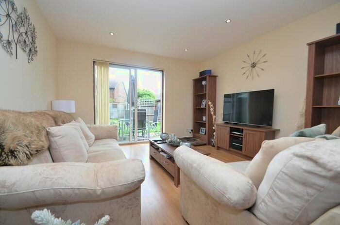 2 Bedroom End Of Terrace House To Rent In Rabournmead Drive, Northolt, UB5