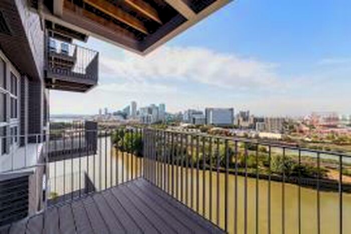 Apartment To Rent In Kent Building, London City Island, London, E14