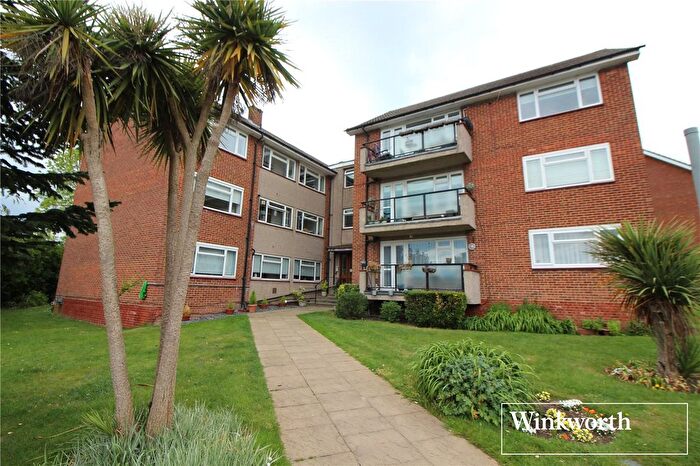 2 Bedroom Flat For Sale In Knowl Park, Elstree, Borehamwood, Hertfordshire, WD6