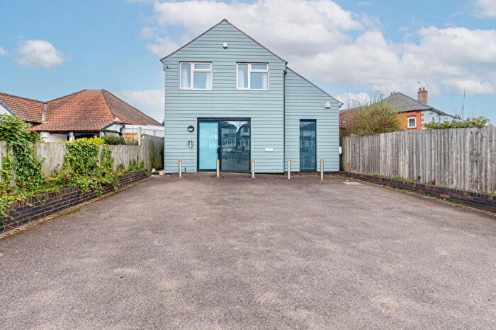 2 Bedroom House For Sale In Freehold Mixed-use Office & Apartment, Baldwins Lane, B28