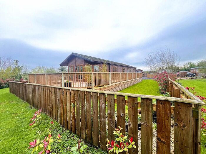 2 Bedroom Mobile/park Home For Sale In Dalton Bridge, Dalton, Thirsk, YO7