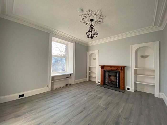 2 Bedroom Flat To Rent In Holburn Road, City Centre, Aberdeen, AB10