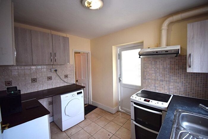 5 Bedroom Semi Detached House To Rent In Dagenham, RM9
