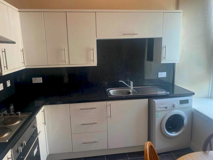 2 Bedroom Flat To Rent In Black Street, Dundee, DD2