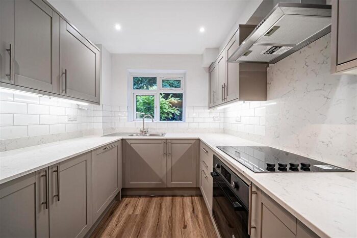 3 Bedroom Terraced House To Rent In Valley View, Godalming, GU7