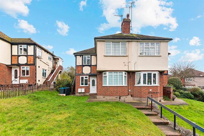 Maisonette For Sale In Epsom Road, Morden, SM4