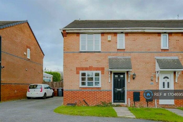 3 Bedroom Semi-Detached House To Rent In Tippet Close, Blackburn, BB2