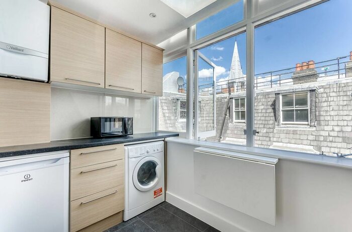 3 Bedroom Flat To Rent In Southampton Row, Bloomsbury, London, WC1B