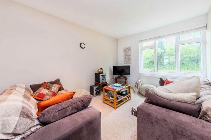 1 Bedroom Flat To Rent In Lambert Avenue, Richmond, TW9