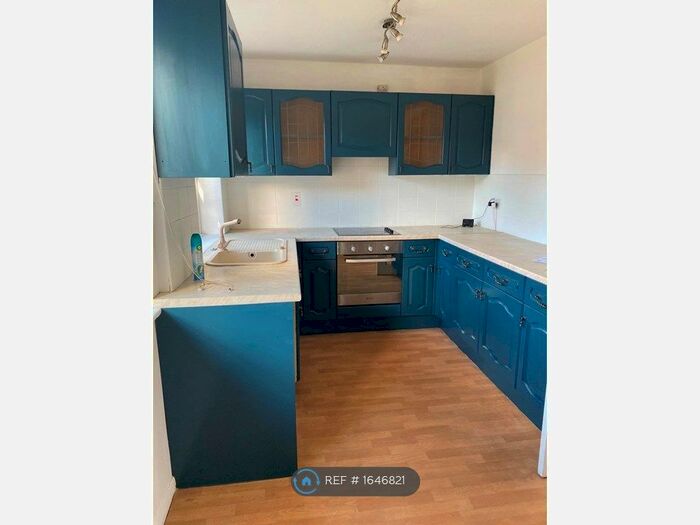 2 Bedroom Maisonette To Rent In Keats House, Crayford, Dartford, DA1