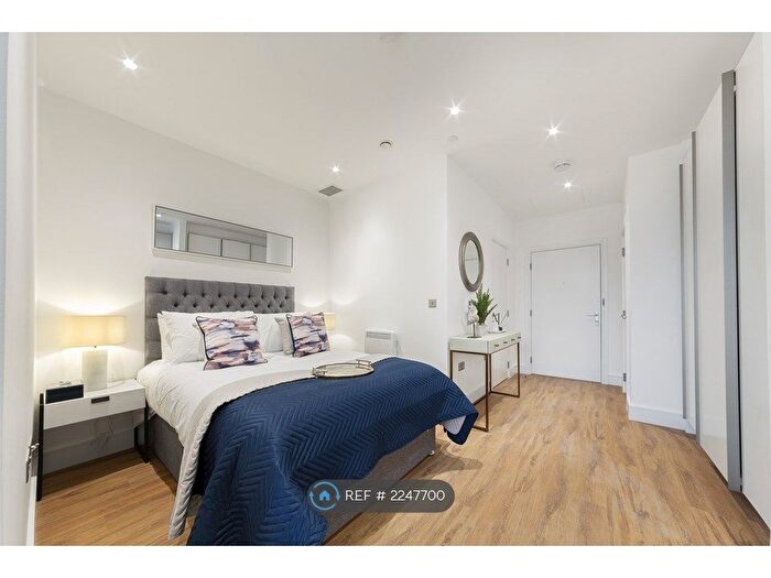 Studio To Rent In Westgate House, London, W5