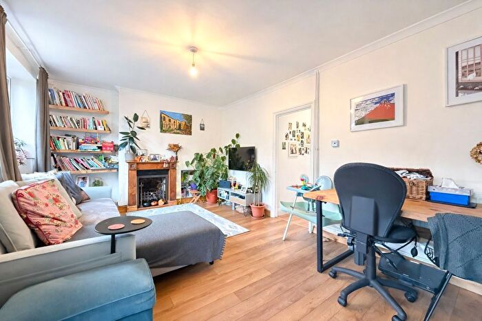 2 Bedroom Maisonette For Sale In Viney Road, London, SE13