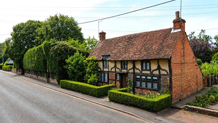 2 Bedroom Semi-Detached House For Sale In London Road, Holybourne, Alton, Hampshire, GU34
