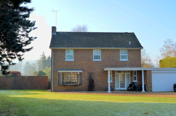 4 Bedroom Detached House To Rent In Elmcroft, Goring On Thames, Oxfordshire, RG8